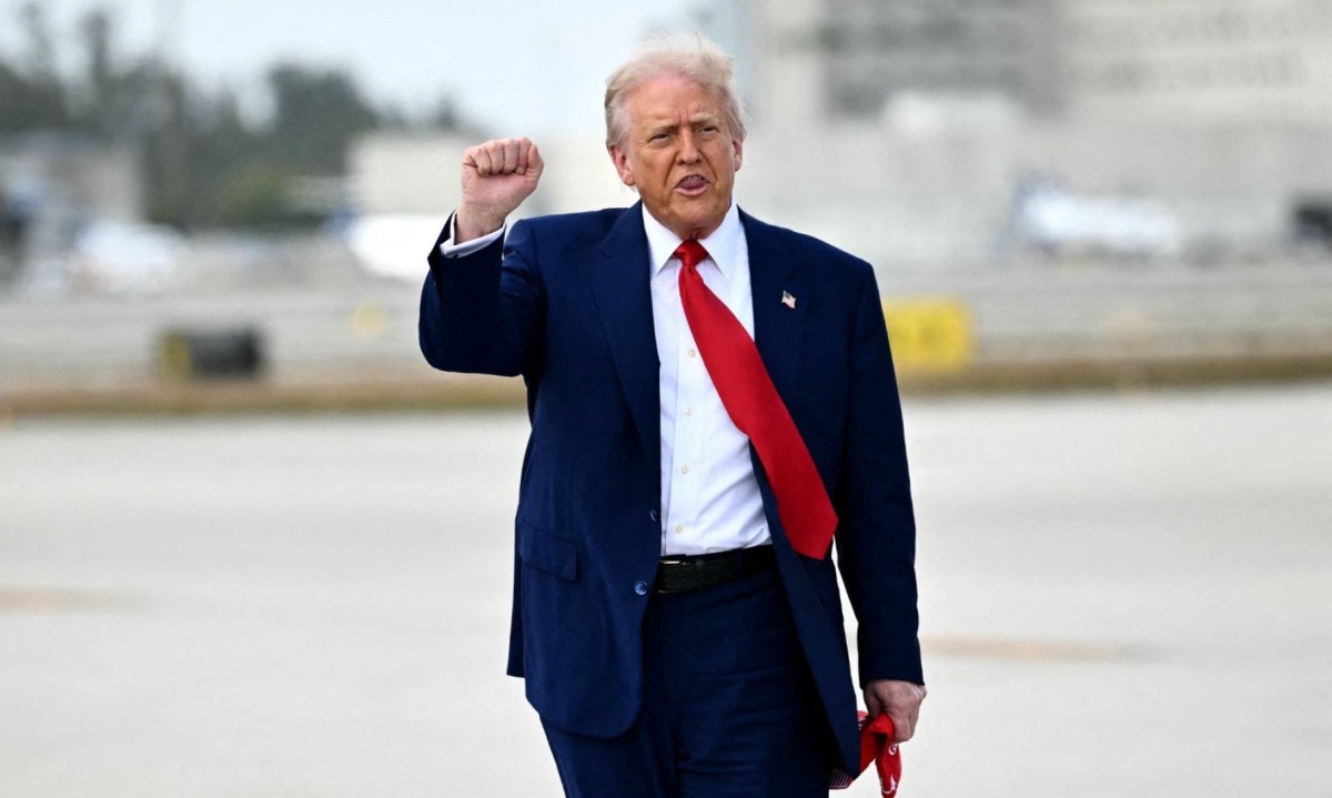 Presidente Donald Trump vem adotando medidas para deportar imigrantes ilegais e até mesmo americanos naturalizados -  (crédito: Mandel NGAN / AFP)
