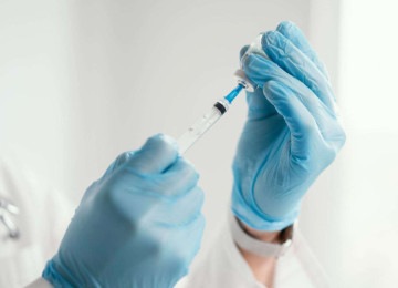 Pesquisadores sugerem que a relação entre a vacina contra herpes-zoster e a diminuição do risco de demência pode estar ligada ao efeito que as infecções virais têm no sistema nervoso -  (crédito: FreePik)