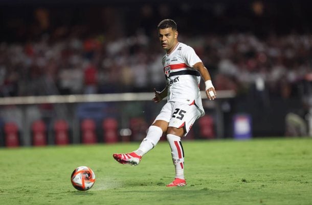 ALISSON - Muito ativo na distribuição das jogadas e chegando perto da área. Quase fez um golaço em chute de longe, mas Everson salvou. Manteve a boa qualidade na etapa final, sendo um dos melhores do time. NOTA 7,0. Foto: Rubens Chiri