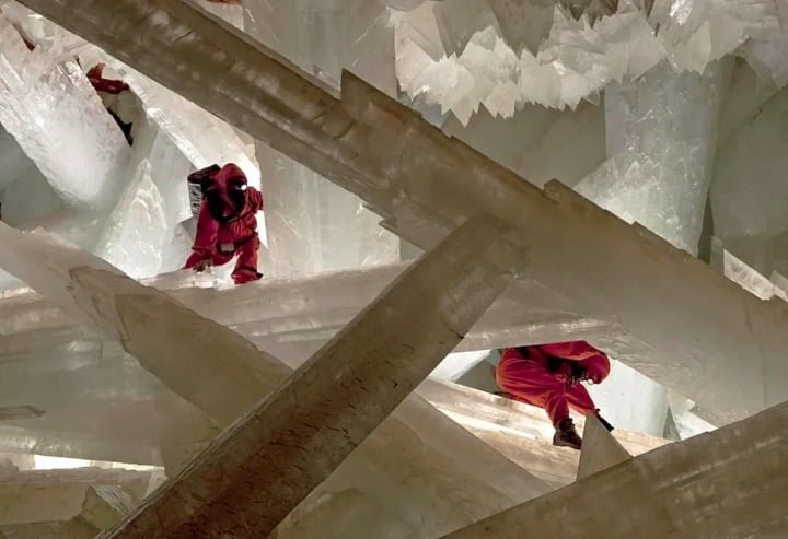 O lugar ficou conhecido como a "Capela Sistina dos Cristais" e conta com cristais tão grandes quanto árvores.