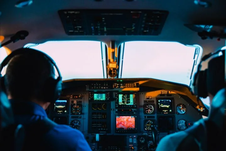 Piloto terrorista - Uma das especulações sugere que o desaparecimento do MH370 resultou de um plano concebido pelo piloto Zaharie Ahmad Shah, que teria a intenção de cometer suicídio, seguido pelo assassinato dos passageiros.