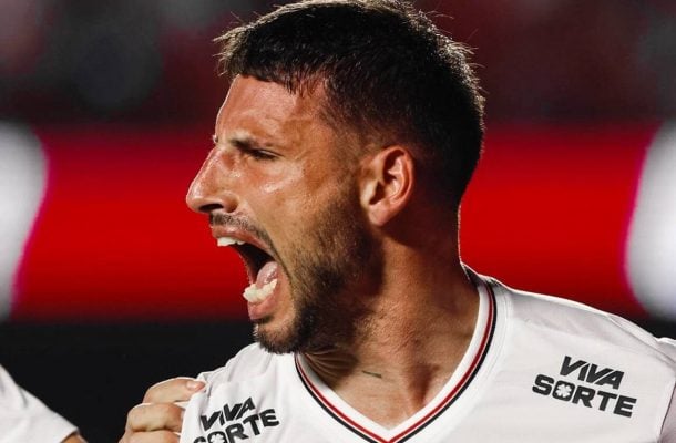 CALLERI - Entrou no lugar de André Santos e ficou 14 minutos em campo. Não fez nada de efetivo e ainda foi expulso por falta (braço aberto e cotovelada sem intenção) em Juninho Alonso. NOTA 2,0. Foto: Paulo Pinto/São Paulo