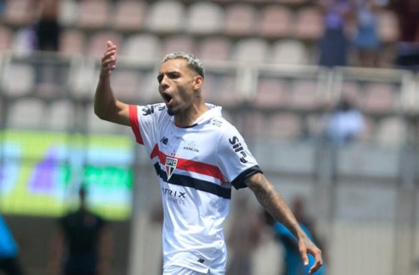 ALVES  - Substituiu Luciano e foi bastante tímido, quase não foi notado em campo. NOTA 6,0. Foto: Guilherme Veiga / São Paulo