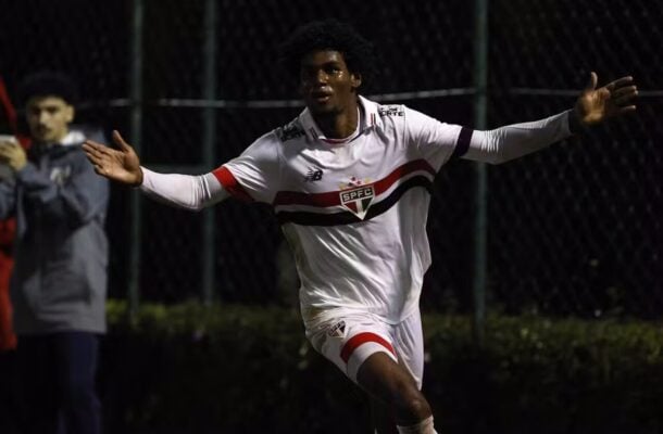 LUCAS FERREIRA  - Entrou na vaga de Ferreirinha e no primeiro toque teve grande chance invadindo pela esquerda. Mas chutou em cima de Everson. NOTA 5,0.Foto:  Rubens Chiri/saopaulofc.net