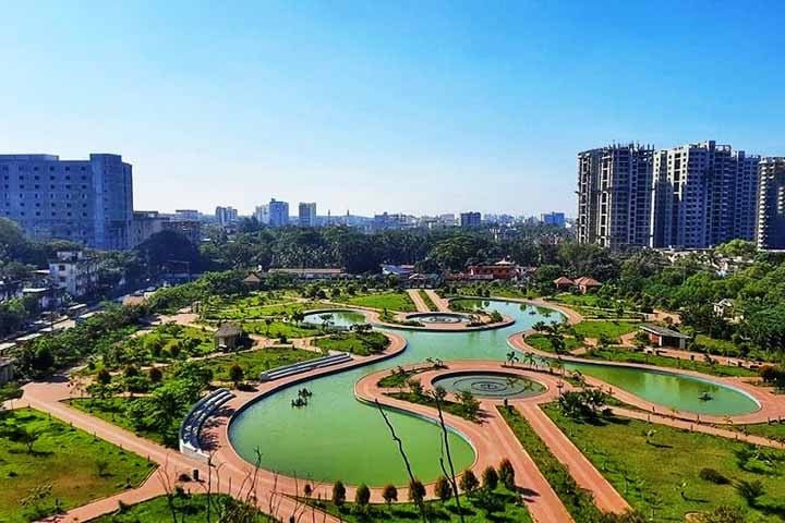 Era parte da Índia Britânica e depois do Paquistão, até conquistar a independência em 1971, após uma guerra sangrenta contra o Paquistão Ocidental. Ela completou 54 anos no último dia 26 de março.