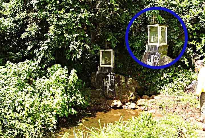 Nesse trajeto por baixo do solo, a água a por várias rochas cheias de substâncias minerais. Entre eles, estão o Carbonato e o Sulfato de Cálcio, que se diluem na água enriquecendo-a e fazendo com que adquira propriedades medicinais valiosas. 