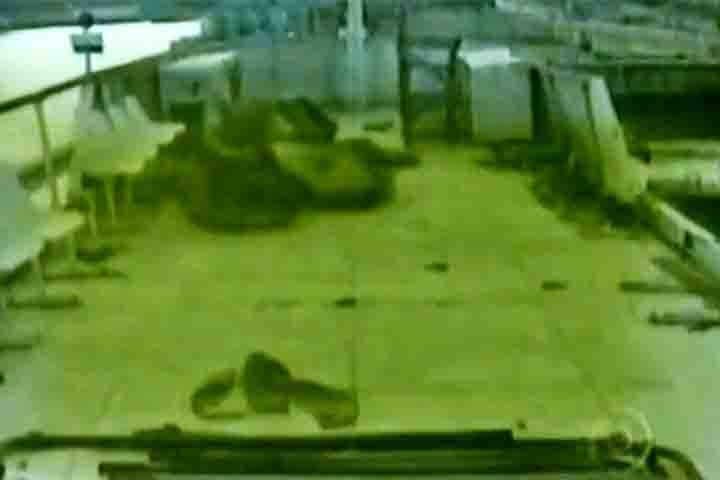 As autoridades portuárias fizeram a contagem de passageiros e liberaram o Bateau Mouche para seguir viagem. 
