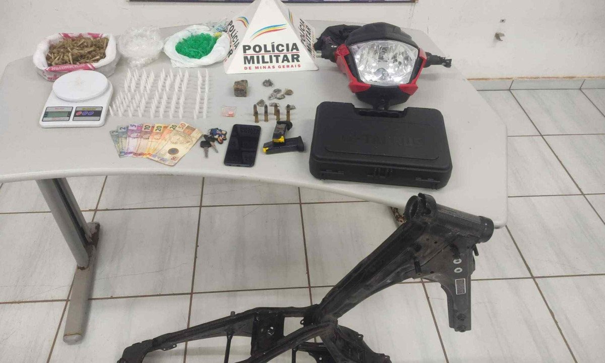  O material apreendido foi encaminhado para perícia -  (crédito: Reprodução/PMMG )