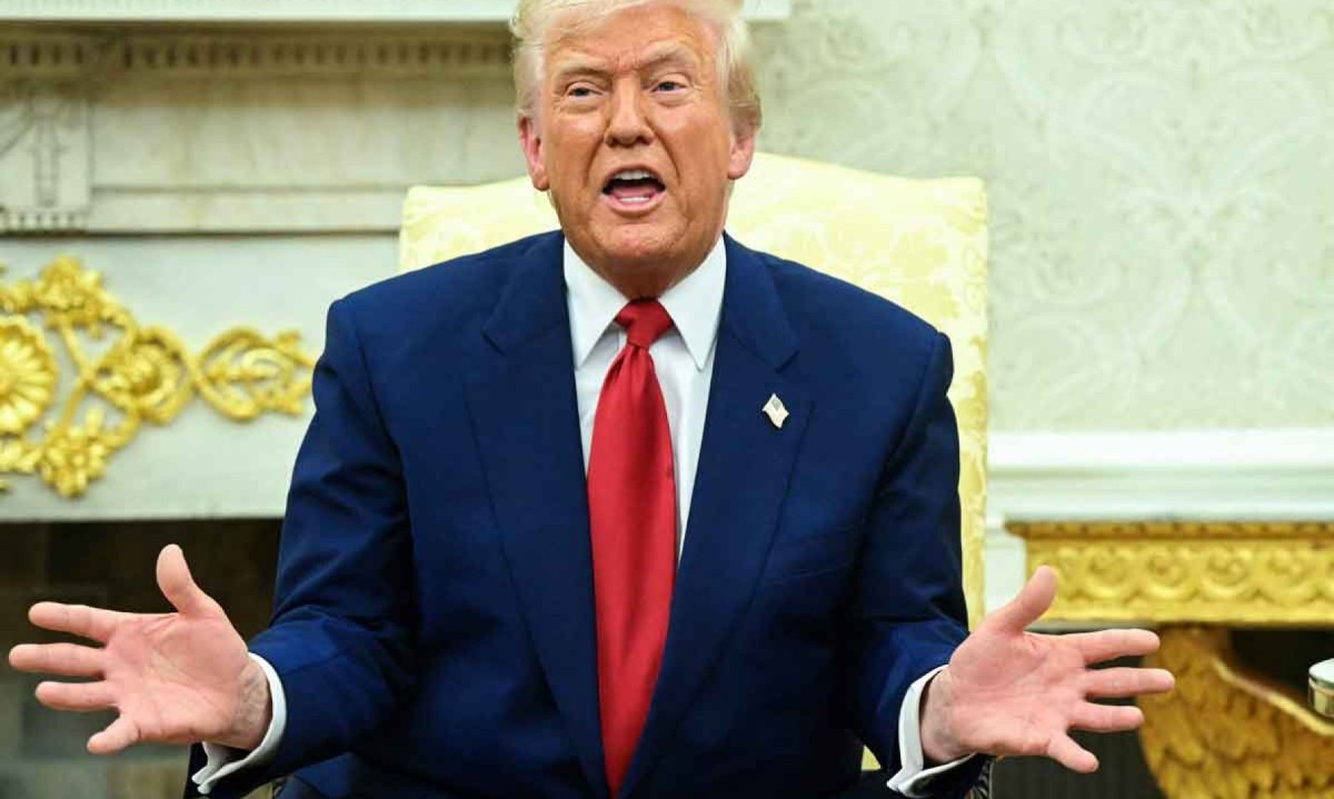 Presidente dos Estados Unidos ameaçou governo chinês de impor tarifa adicional de 50% - (crédito: Saul Loeb/AFP) Presidente dos Estados Unidos ameaçou governo chinês de impor tarifa adicional de 50% - (crédito: Saul Loeb/AFP)