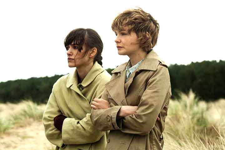 Apesar de ser associada a filmes históricos, Keira Knightley também se aventurou em outros gêneros. Em "Não Me Abandone Jamais" (2010), baseado no romance de Kazuo Ishiguro, ela entregou uma performance emocionalmente intensa ao lado de Carey Mulligan e Andrew Garfield.