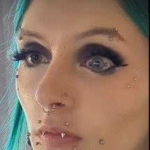 Mulher choca web ao exibir piercing no olho - Reprodução / @apocalypticAutopsy