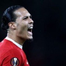 Fica ou sai do Liverpool? Van Dijk atualiza negociação - No Ataque Internacional