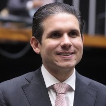 Motta costura apoio de partidos para adiar decisão sobre anistia e isolar PL de Bolsonaro