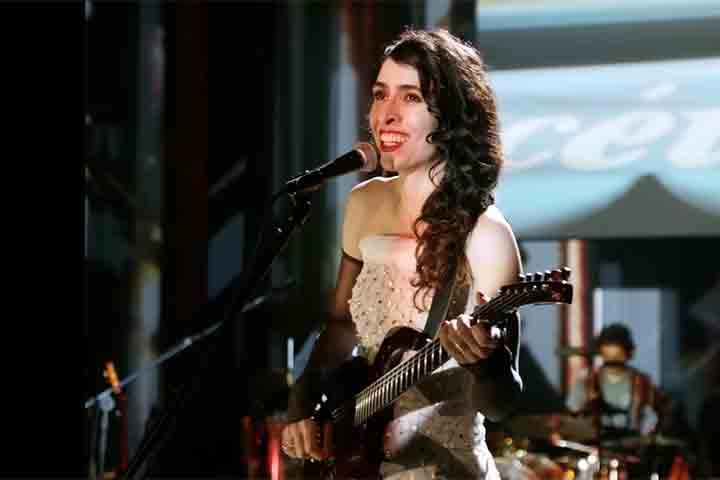 A canção "Gentileza" de Marisa Monte é repleta de mensagens positivas que transmitem a ideia de gentileza, amor e cuidado com o próximo, no álbum "Memórias, Crônicas e Declarações de Amor" (2000). O clipe e a letra fazem referência direta ao Profeta Gentileza e os ideais que pregou ao longo da vida.