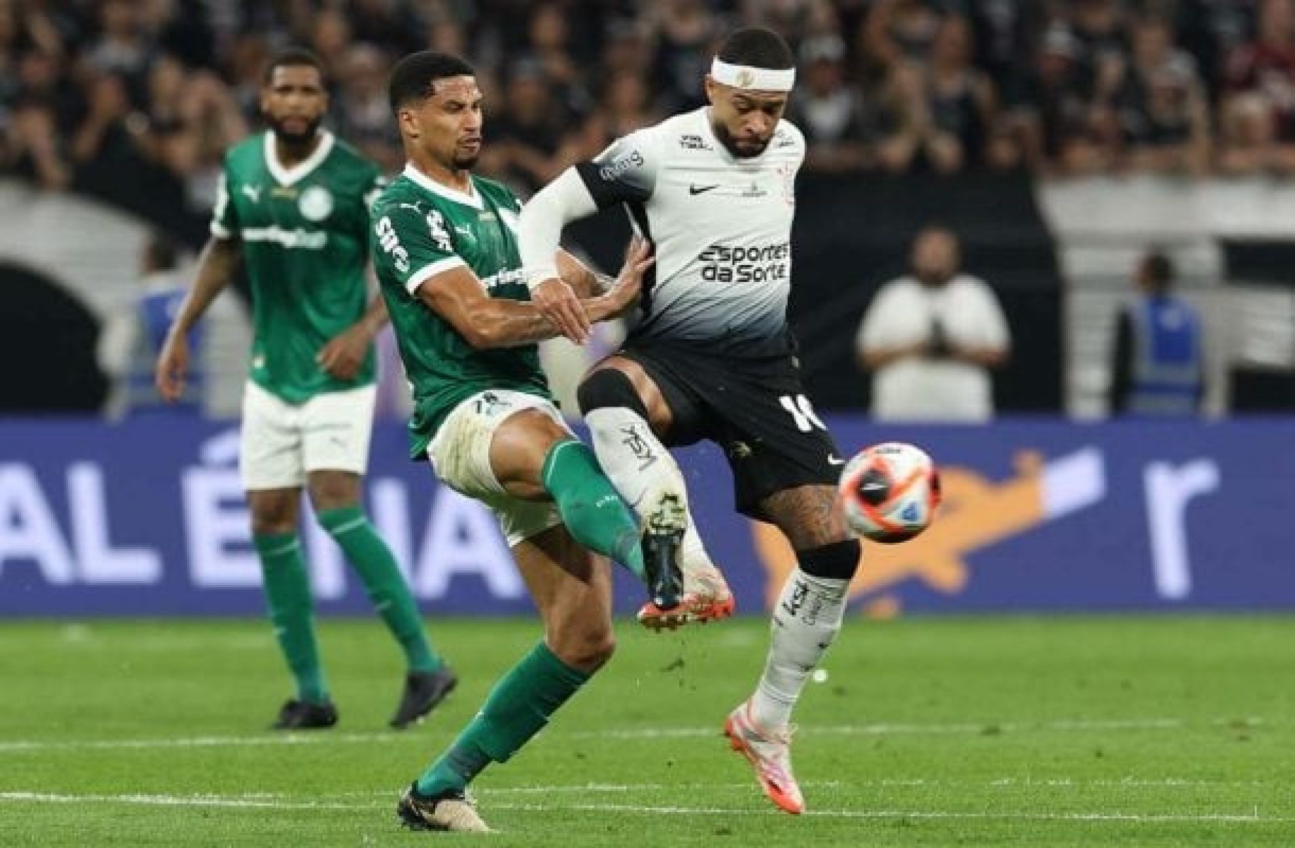 Mídia internacional repercute protesto de Memphis Depay após veto da CBF