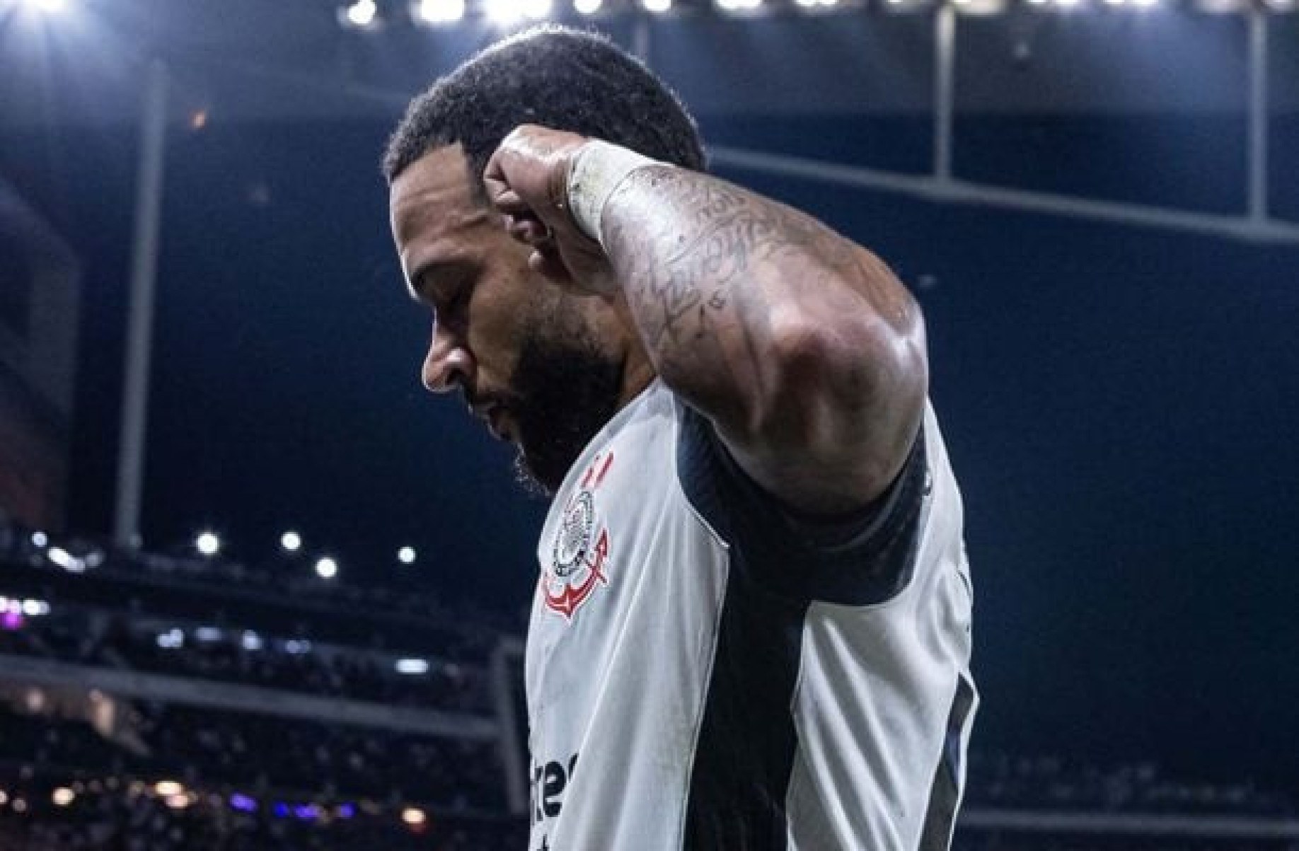 Memphis Depay divulga documentário sobre relação com o Corinthians; veja data de lançamento