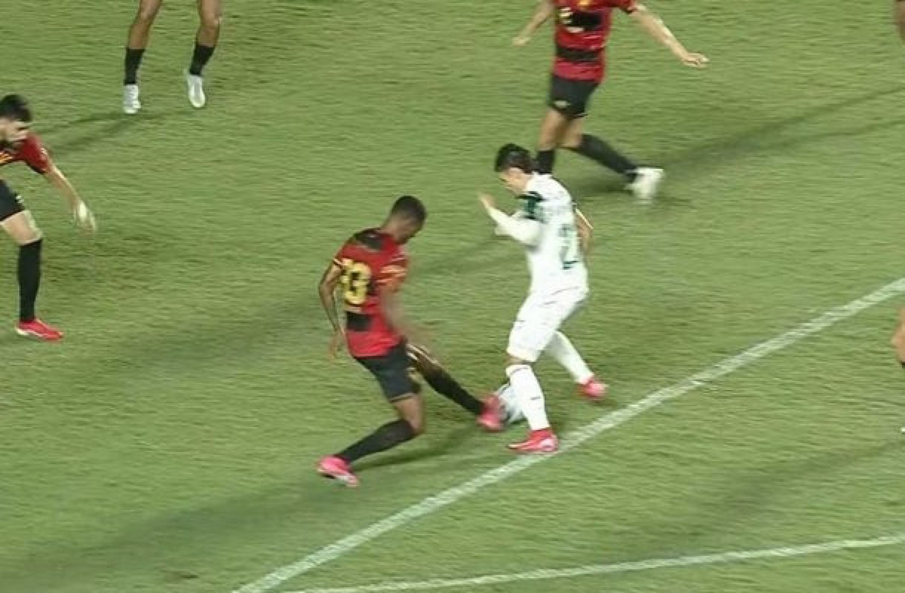 CBF afasta arbitragem de Inter x Cruzeiro e Sport x Palmeiras