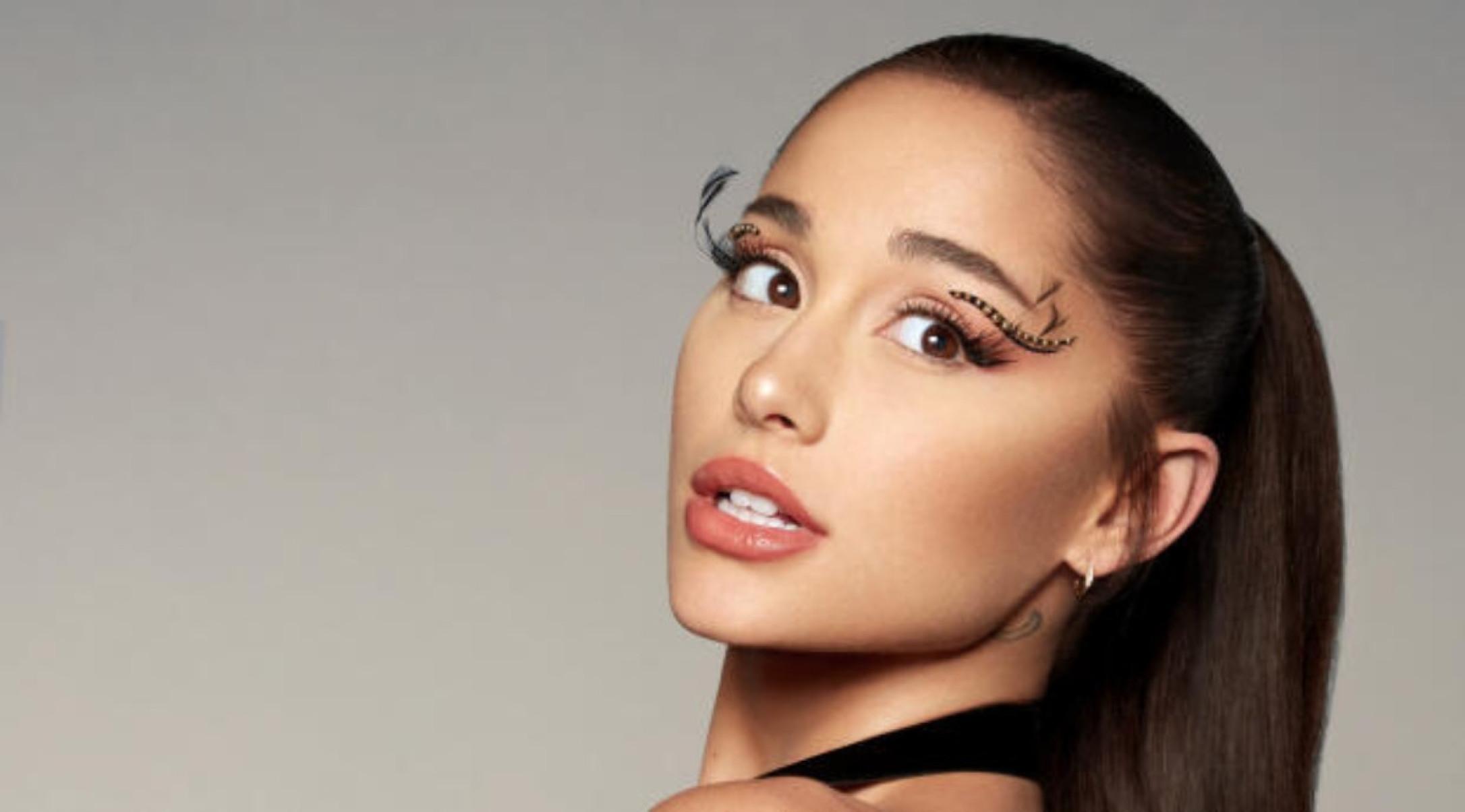 Ariana Grande retorna ao topo da Billboard com versão deluxe