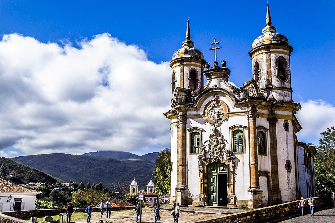 As igrejas de Ouro Preto, inclusive, tem muitos detalhes em ouro, como a de São Francisco de Assis, uma das celebradas criações de Aleijadinho. 