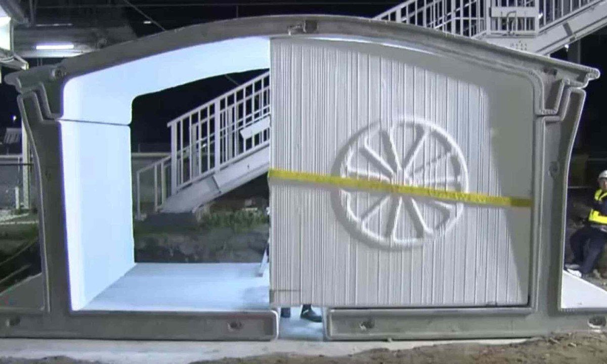 Estação Hatsushima em nova edificação feita em tempo recorde com uso de impressão em 3D -  (crédito: Reprodução/TV Tokyo BIZ)