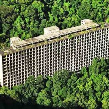 Misterioso e abandonado há quase 70 anos, "Hotel Esqueleto" é atração no Rio de Janeiro - - Reprodução do X @SensesAtlas