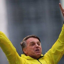 Bolsonaro vai percorrer estados para ganhar adesão à anistia - MIGUEL SCHINCARIOL / AFP