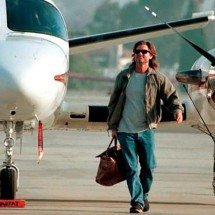 Calebridades que mandam bem pilotando aviões ou helicópteros - reprodução legiaodosherois.com.br