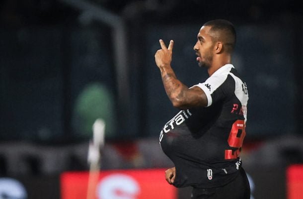 PAULO HENRIQUE - Atuação sonolenta do lateral-direito. Faltou dar mais intensidade para o seu lado do campo. Forçou muitos passes para trás. NOTA 4,5 - Foto: Dikran Sahagian/Vasco