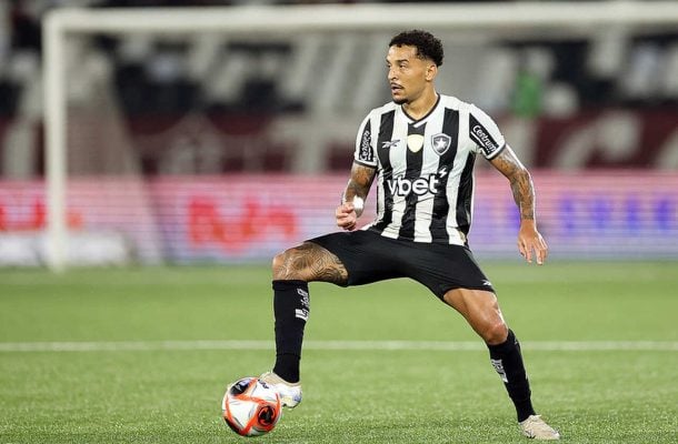 GREGORE - Complicou-se sozinho algumas vezes. Poderia ter se colocado mais à frente para dar opção de passe diante de um adversário extremamente fechado - NOTA 5,5 - Foto: Vitor Silva/Botafogo