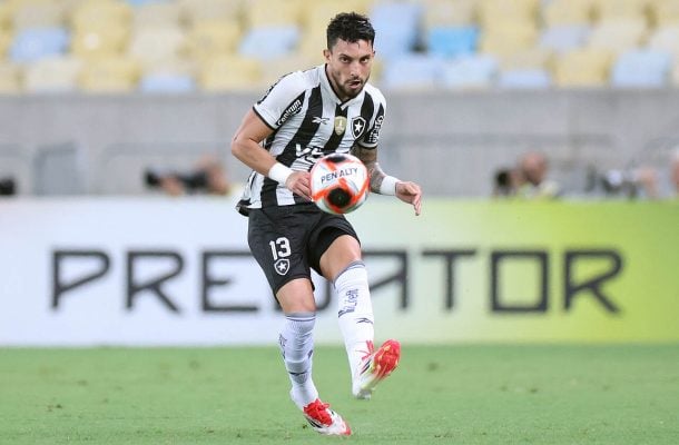 TELLES - BurocrÃ¡tico demais. Quando teve a chance de progredir, enfeitou. Sendo assim, perdeu a vaga para Cuiabano na eta final - NOTA 4,5 - Foto: Vitor Silva/Botafogo
