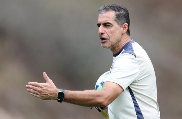 TÉCNICO> RENATO PAIVA - Era jogo para fazer saldo. A defesa cedeu muito espaço para o Carabobo incomodar John. O meio dependeu de lampejos de Savarino. E o ataque enfileirou chances perdidas quando finalizava. No entanto, mexeu e ganhou o jogo. Suas cartas na maga funcionaram novamente - NOTA 6.5 - Foto: Vitor Silva/Botafogo