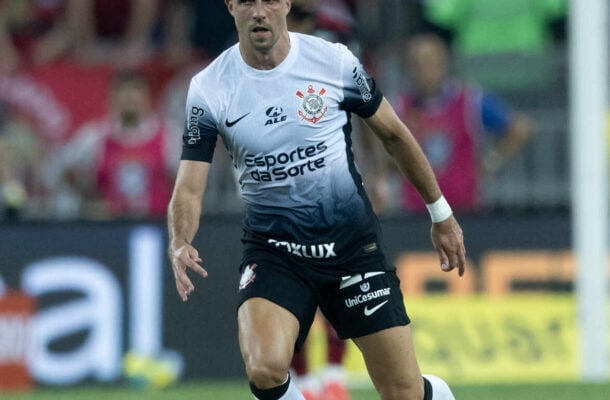 HÉCTOR HERNÁNDEZ – Estava apagado até as entradas de Yuri Alberto e Carrillo, que alavancaram três jogadas mais perigosas. Perdeu duas delas, mas deu o passe para o gol de Matheuzinho. Participou bem do jogo. NOTA 6,5. Foto: Rodrigo Coca/Agência Corinthians.