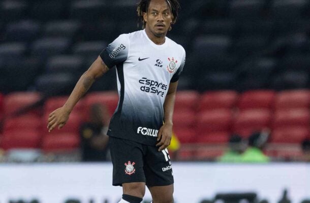 CARRILLO - Substituto de José Martínez aos 16  minutos do segundo tempo. Deu muito mais vivacidade ao ataque e dois passes seus deixaram Hector Hernández livre para marcar. O companheiro chutou para fora. Iniciou com grande passe a jogada do gol de empate. De longe, o melhor do Timão.   NOTA 7,5. Foto: Rodrigo Coca/Agência Corinthians