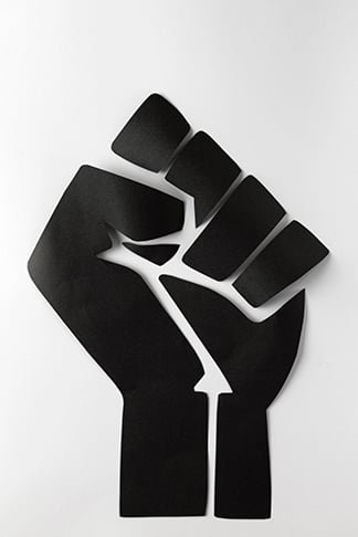 A luta contra o racismo envolve cada vez mais pessoas, conscientes de que não basta não discriminar. É necessário denunciar a intolerância, pois racismo é crime.Veja lideranças que, além de King, também marcaram a história nessa batalha. -Freepik