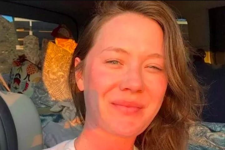 "O quintal ficou tão cheio de cocô de cachorro que era impossível andar por lá, a casa fedia a fumaça", contou em um trecho.