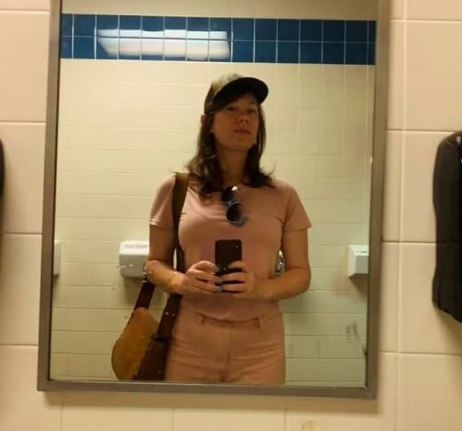 No livro, Elizabeth descreve o ambiente caótico da casa, sugerindo que sua mãe sofria de transtorno bipolar, apesar de nunca ter sido diagnosticada.