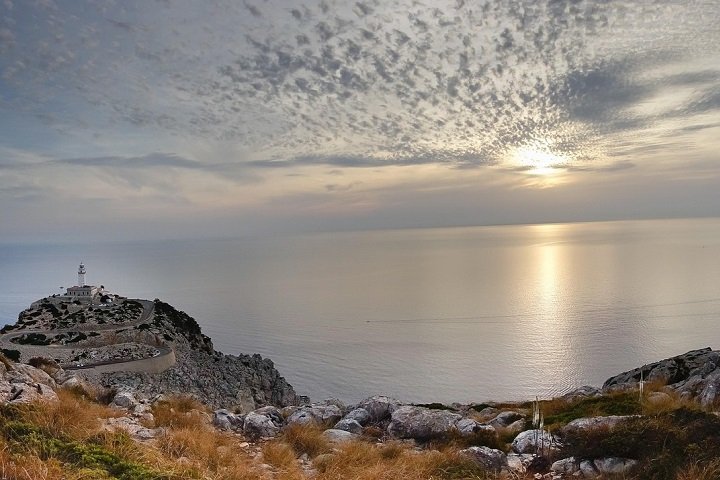 Pensando nisso, o Parque Natural Marinho de Cap Corse e Agriate está estudando maneiras de limitar a passagem de embarcações no local.