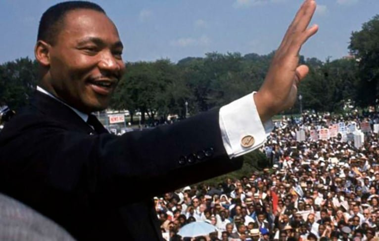 King promoveu diversas manifestações. Na mais famosa dela - a Marcha sobre Washington por Trabalho e Liberdade - proferiu a frase "Eu tenho um sonho", que entrou para a história, no antológico discurso aos pés do Memorial de Lincoln, em 1963. -Embaixada e Consulado dos EUA no Brasil 