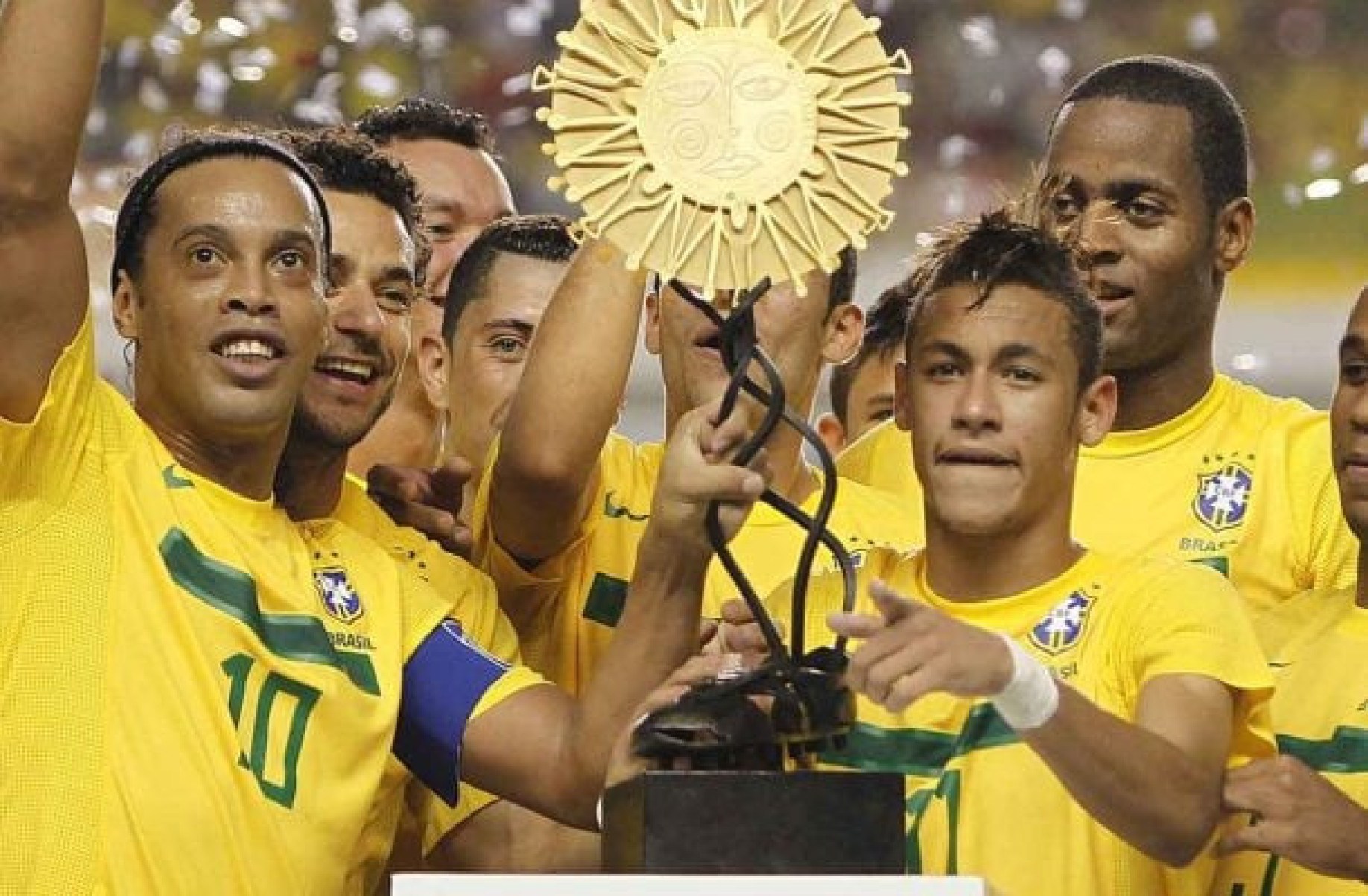 Ronaldinho Gaúcho lamenta adversidades em passagem de Neymar pelo PSG