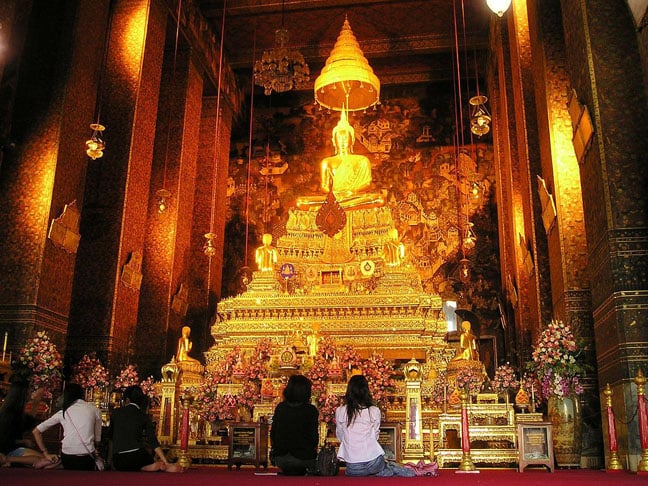 E por último a Vajrayana, a escola mais esotérica do Budismo, que enfatiza a prática da meditação e da energia vital.