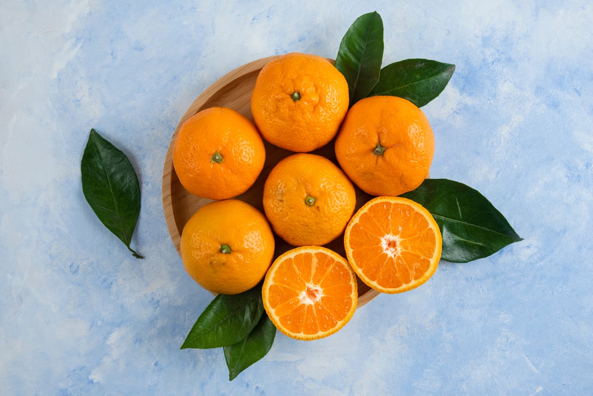 É uma variedade de tangerina e está entre as mais aromáticas do mundo. Dessa forma, o aroma escapa aos pomares de citrinos, tomando conta de toda a ilha, tornando Chios conhecida tanto na Grécia como no estrangeiro como 'Myrovolos' – a ilha perfumada. 