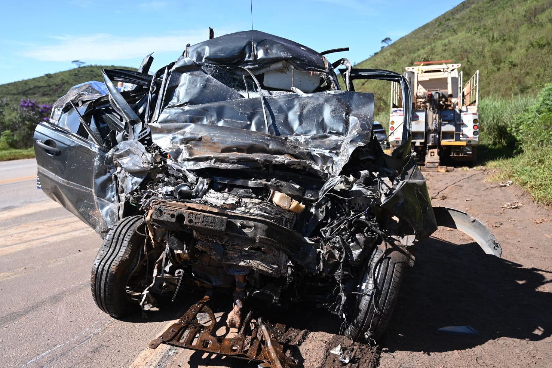 Três pessoas morreram em acidente entre carro e caminhão na BR-040-Leandro Couri/E.M./D.A. Press