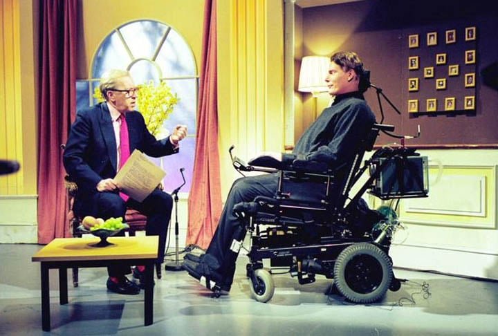 O filme com estreia marcada para 17 de outubro também conta a trajetória do ator que, depois de um acidente trágico de equitação em 1995, que o deixou paralisado do pescoço para baixo, viu sua vida mudar da água para o vinho.