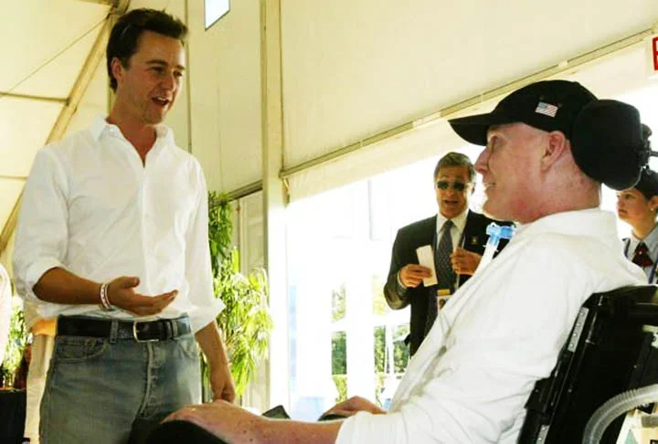 "Fazer as coisas com meu pai envolviam sempre atividade e aÃ§Ã£o", relembrou Matthew Reeve no trailer do filme. "Nos despedimos, ele acenou. Essa foi a Ãºltima vez que o vi de pÃ©.â?