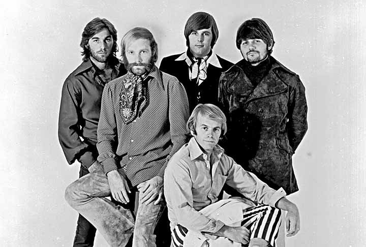 Eles assinaram contrato com a gravadora Capitol Records e, em 1962, estrearam o álbum "Surfin' Safari", que chegou às paradas norte-americanas. O disco foi importante para a popularização do grupo e do surf rock, produzido por Nick Venet e Murry Wilson.