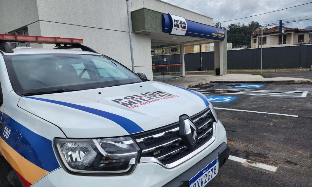 A Polícia Militar encontrou os suspeitos ainda nas proximidades onde atacou o conhecido, em Coronel Fabriciano -  (crédito: Polícia Militar/Divulgação)