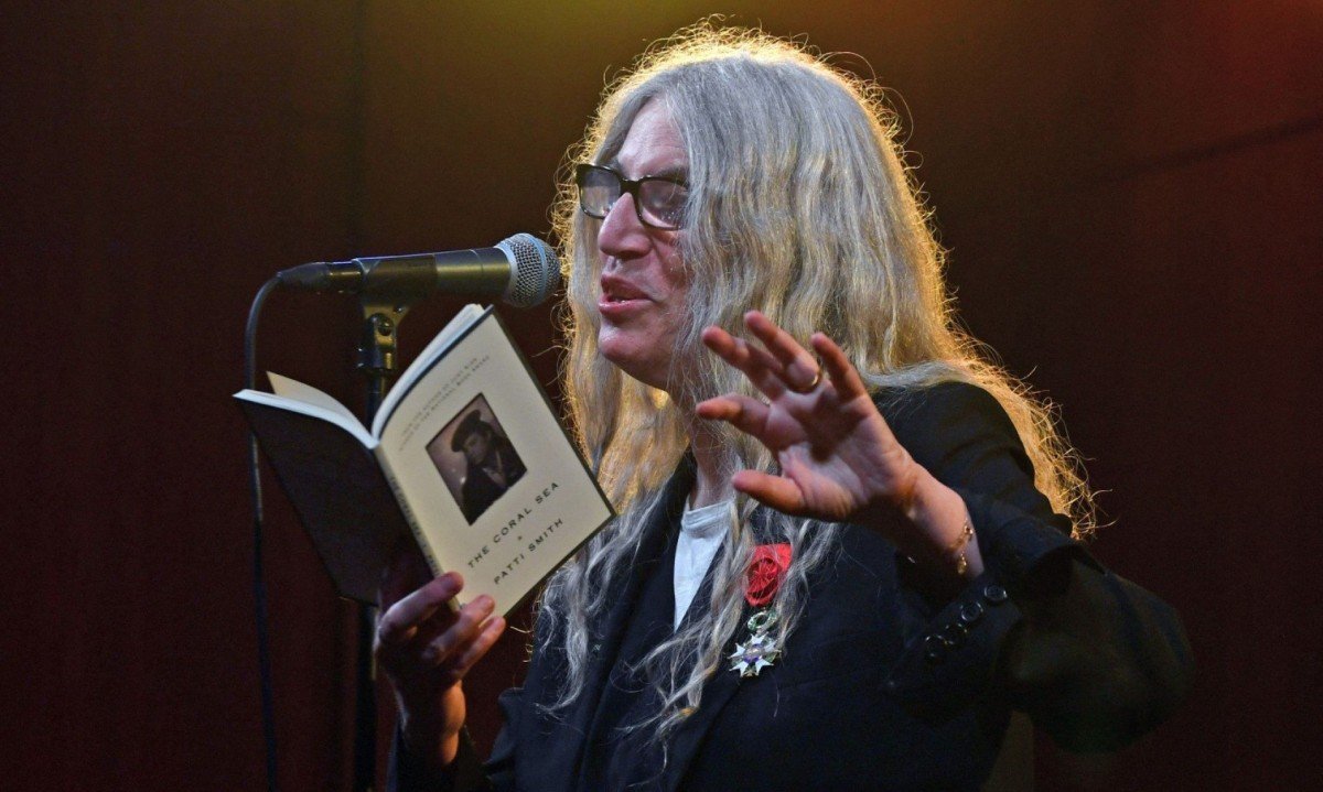 Patti Smith irá lançar um novo livro de memórias no primeiro semestre de 2026. Com publicação da Companhia das Letras, o abra se chamará "Bread of Angels" -  (crédito: Andrea RENAULT / AFP)