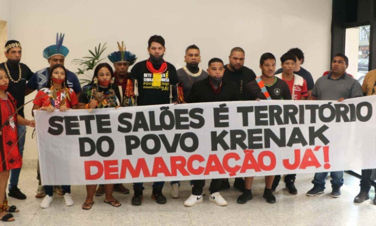 Krenaks celebram a demarcação da terra indígena sagrada Sete Salões -  (crédito: Reprodução/TRF6)