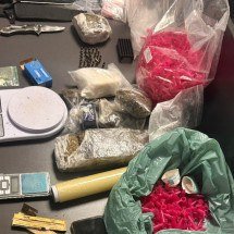 Homem é preso com drogas e munição depois de pedido de medida protetiva - Polícia Civil/Divulgação