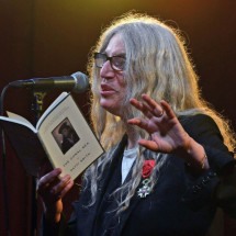 Patti Smith anuncia publicação de novo livro de memórias para o ano que vem